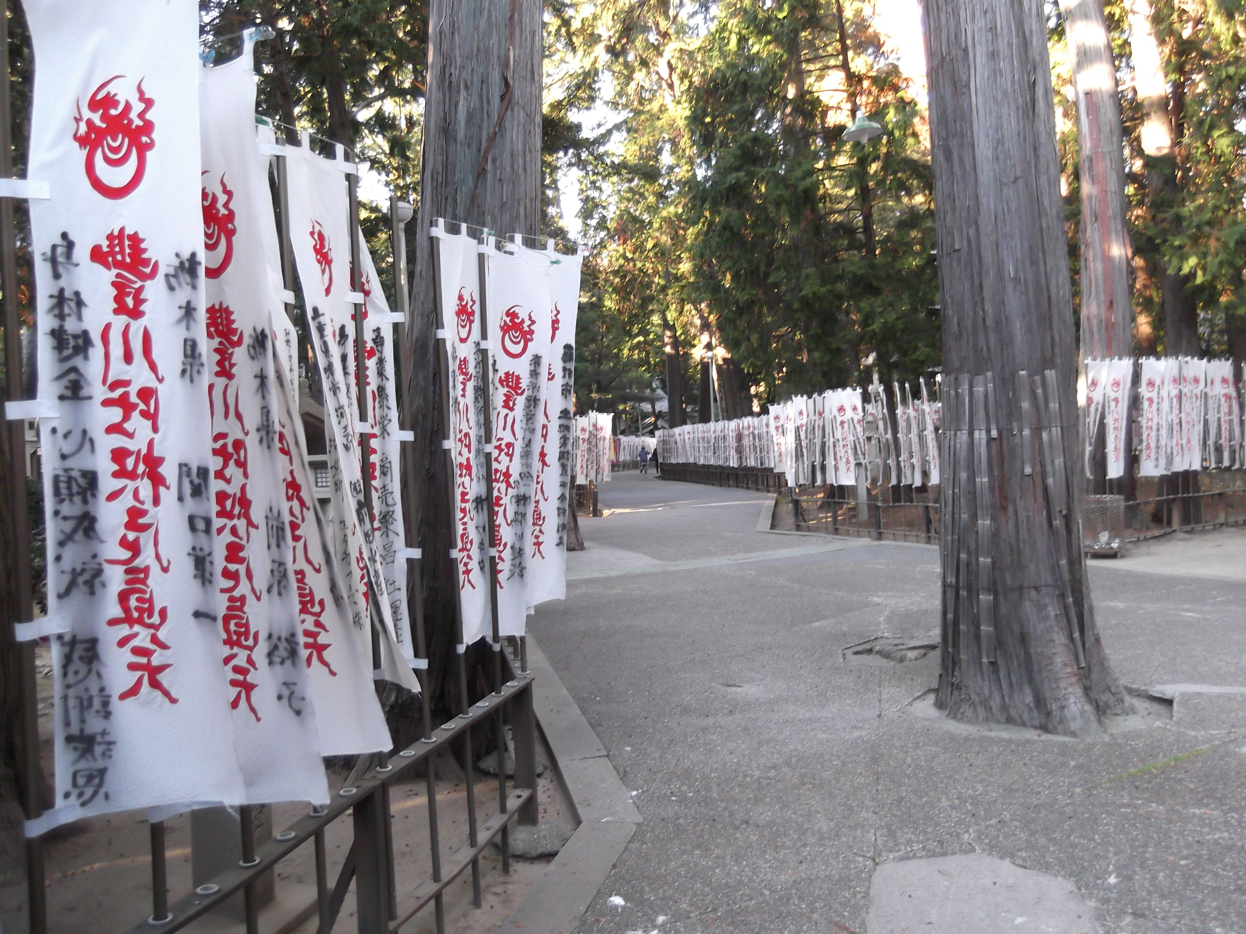 「豊川稲荷」商売繁盛の千本幟