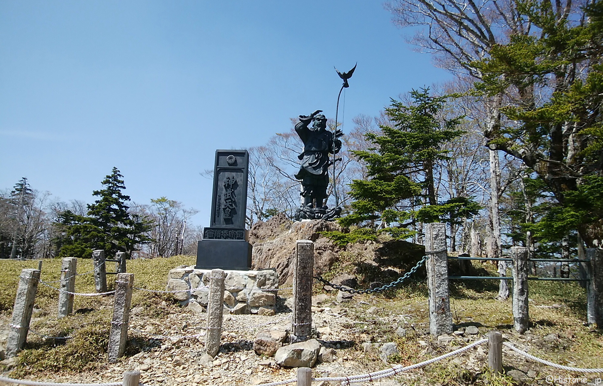 大台ケ原・神武天皇像