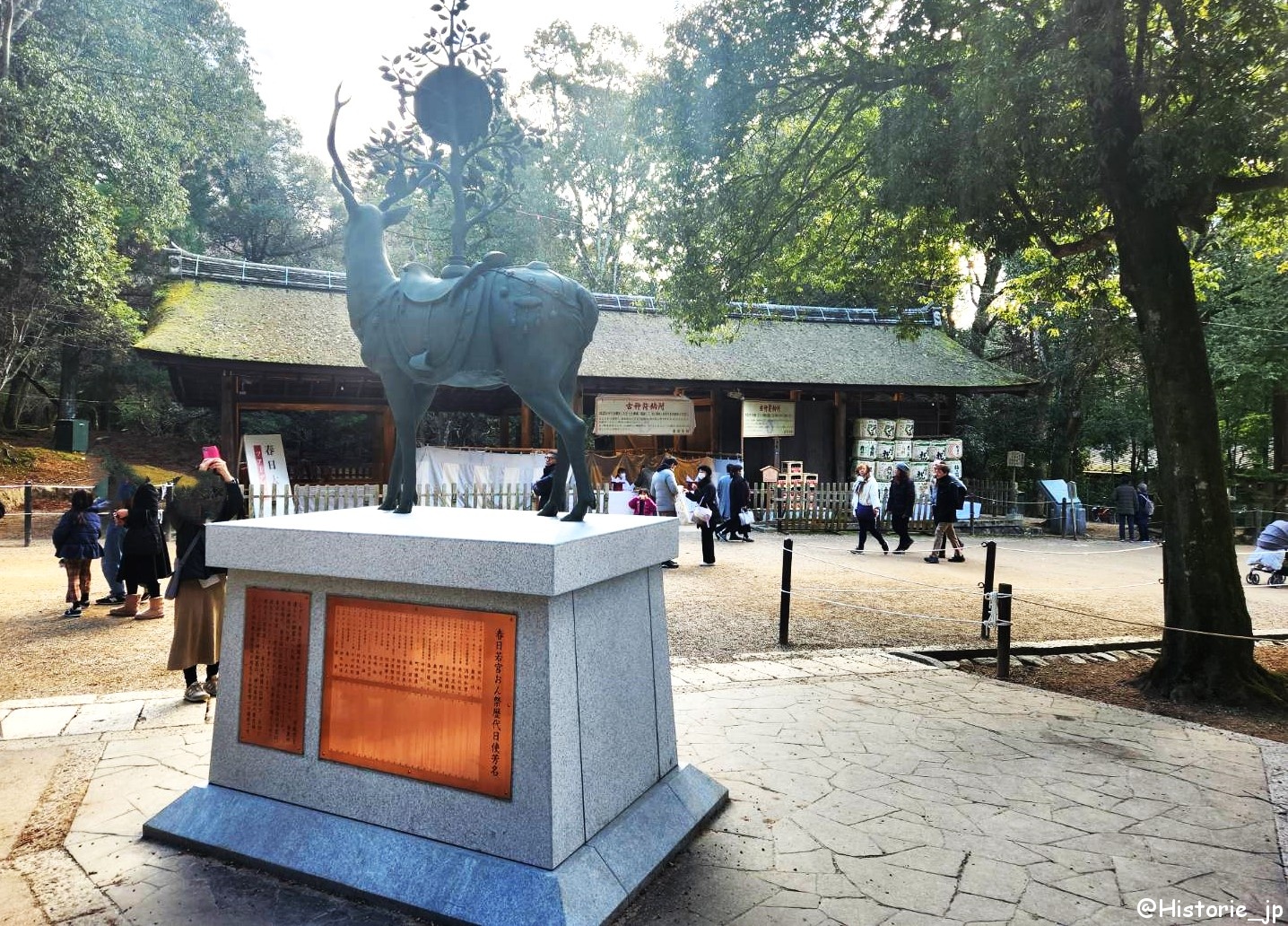 [奈良・春日大社] 「神鹿（しんろく）像」新設・二之鳥居（にのとりい）付近